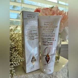 NIB - Charlotte Tilbury - Magic Hydration Revival Cleanser